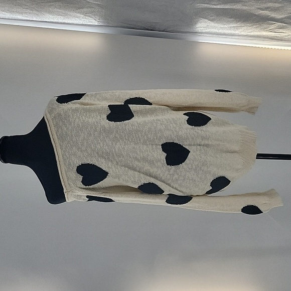 Heart Patterned Sweater - Black and Cream - Picture 14 of 16